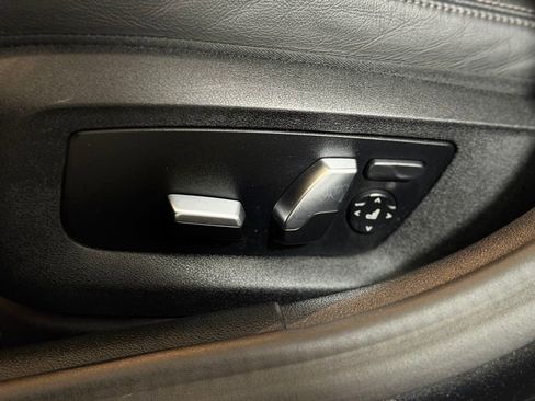 Used 2022 BMW 540i xDrive w/ Premium Package image 24