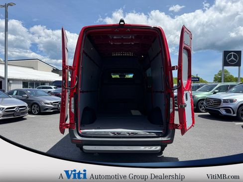 Used 2025 Mercedes-Benz Sprinter 2500 image 18