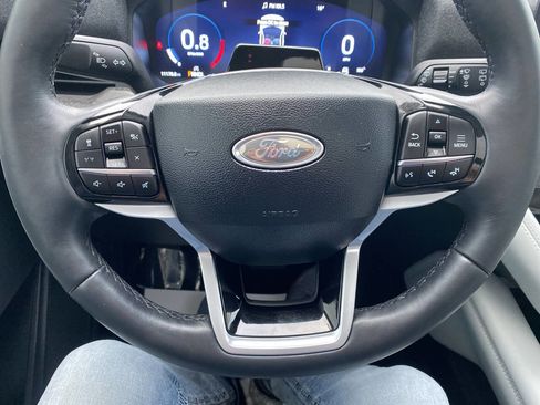 Used 2025 Ford Explorer Platinum w/ Ultimate Package image 33