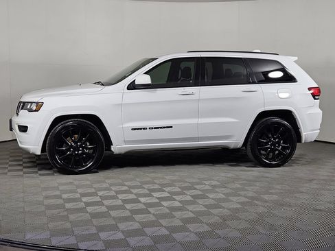 Used 2020 Jeep Grand Cherokee Altitude RWD image 3