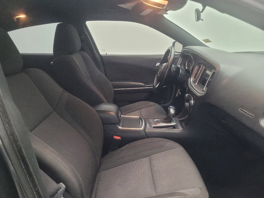 Used 2019 Dodge Charger SXT RWD image 21