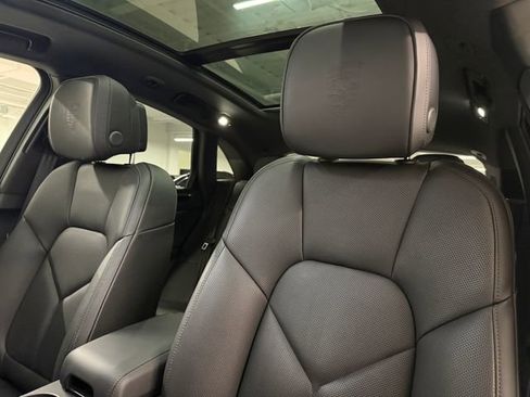 Certified 2026 Porsche Macan AWD/4WD image 21