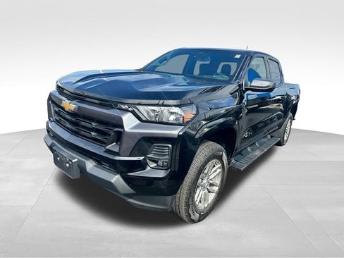 Certified 2024 Chevrolet Colorado LT w/ LT Convenience Package II AWD/4WD image 3