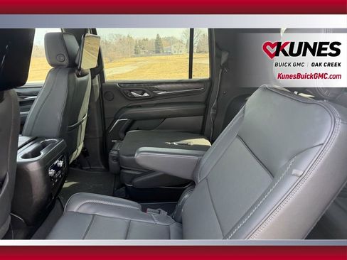 Used 2023 GMC Yukon XL Denali w/ Denali Reserve Package image 7