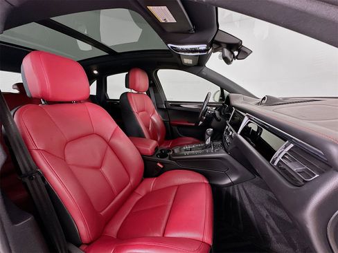 Used 2020 Porsche Macan S image 30