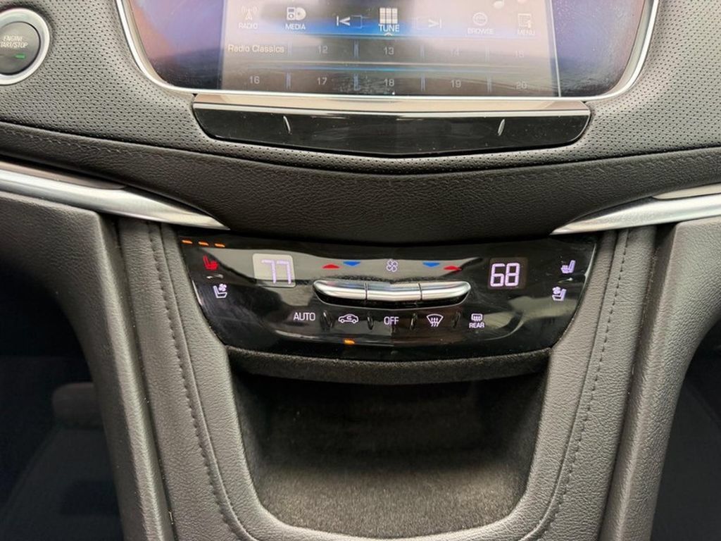 Used 2018 Cadillac XT5 Premium Luxury FWD image 17
