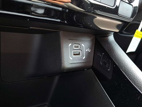 New 2026 Jeep Compass Limited w/ Sun, Sound & Navigation Group AWD/4WD image 16