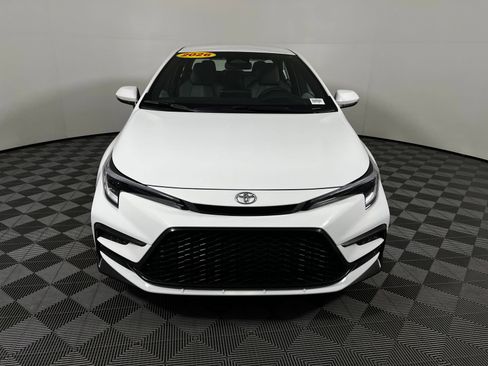 Used 2026 Toyota Corolla SE FWD image 2