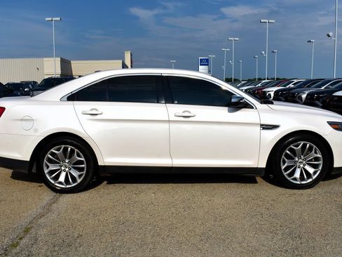 Used 2017 Ford Taurus Limited FWD image 2
