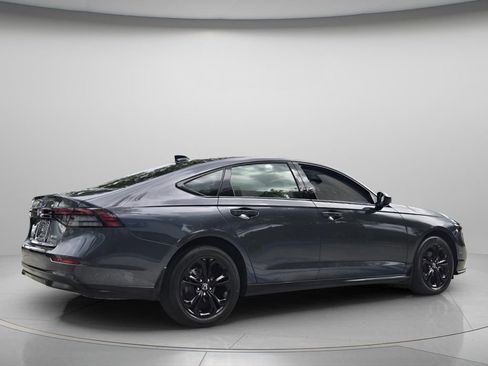 Used 2025 Honda Accord SE image 7