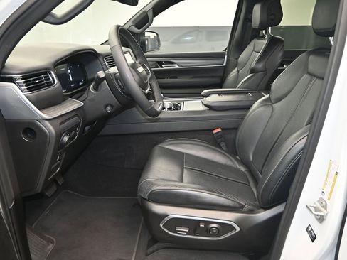 Used 2024 Jeep Wagoneer Series II image 16