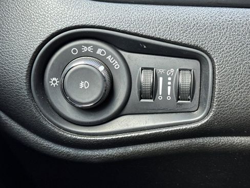 Used 2022 Jeep Renegade Trailhawk AWD/4WD image 30
