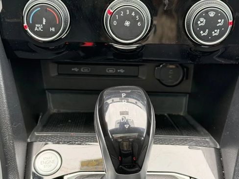 Used 2023 Volkswagen Taos SE FWD image 24