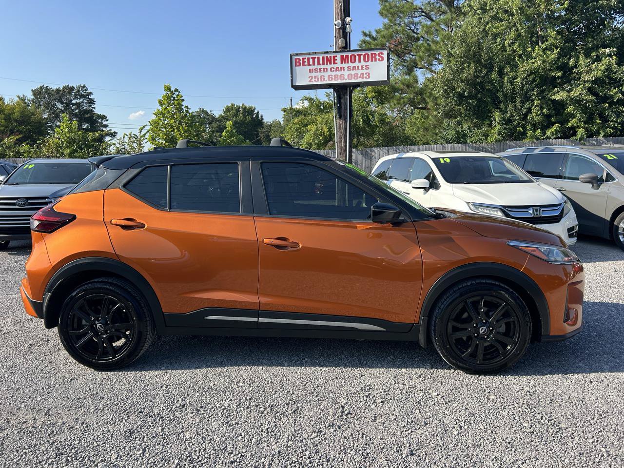 Used 2023 Nissan Kicks SR w/ SR Premium Package FWD image 3
