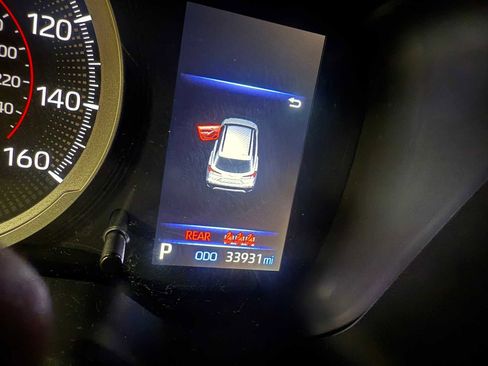 Certified 2022 Toyota Corolla Cross LE image 34