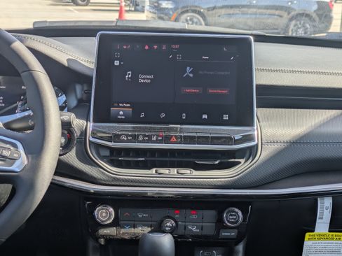 New 2026 Jeep Compass Latitude image 19