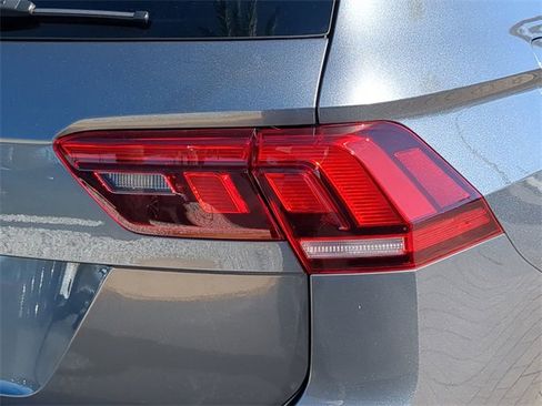 Certified 2020 Volkswagen Tiguan SE image 8