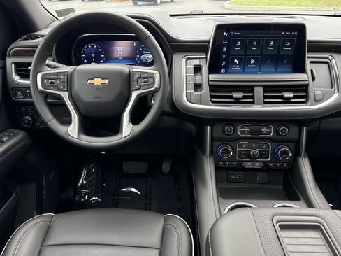 Used 2024 Chevrolet Suburban Premier image 2