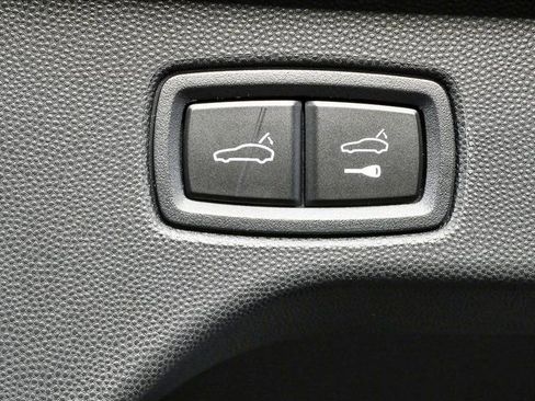 New 2026 Porsche Macan Electric image 31