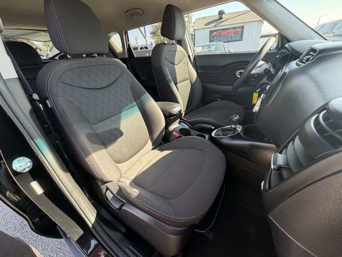 Used 2019 Kia Soul FWD image 32
