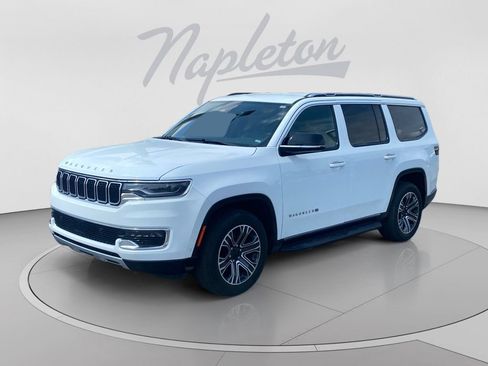Used 2024 Jeep Wagoneer Series II w/ Flexible Seating Group RWD image 1