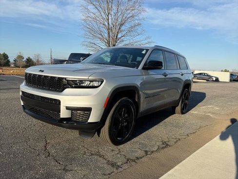 Certified 2025 Jeep Grand Cherokee L Altitude image 7