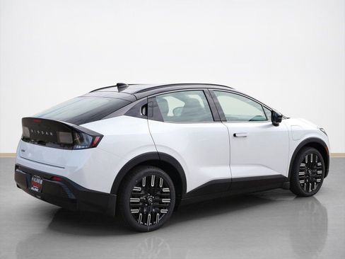 New 2026 Nissan Leaf Platinum+ FWD image 2
