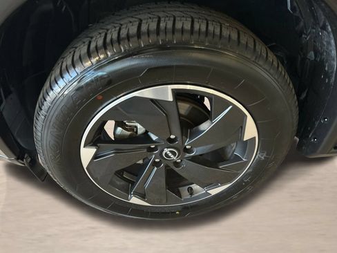 Used 2025 Nissan Rogue SV AWD/4WD image 10