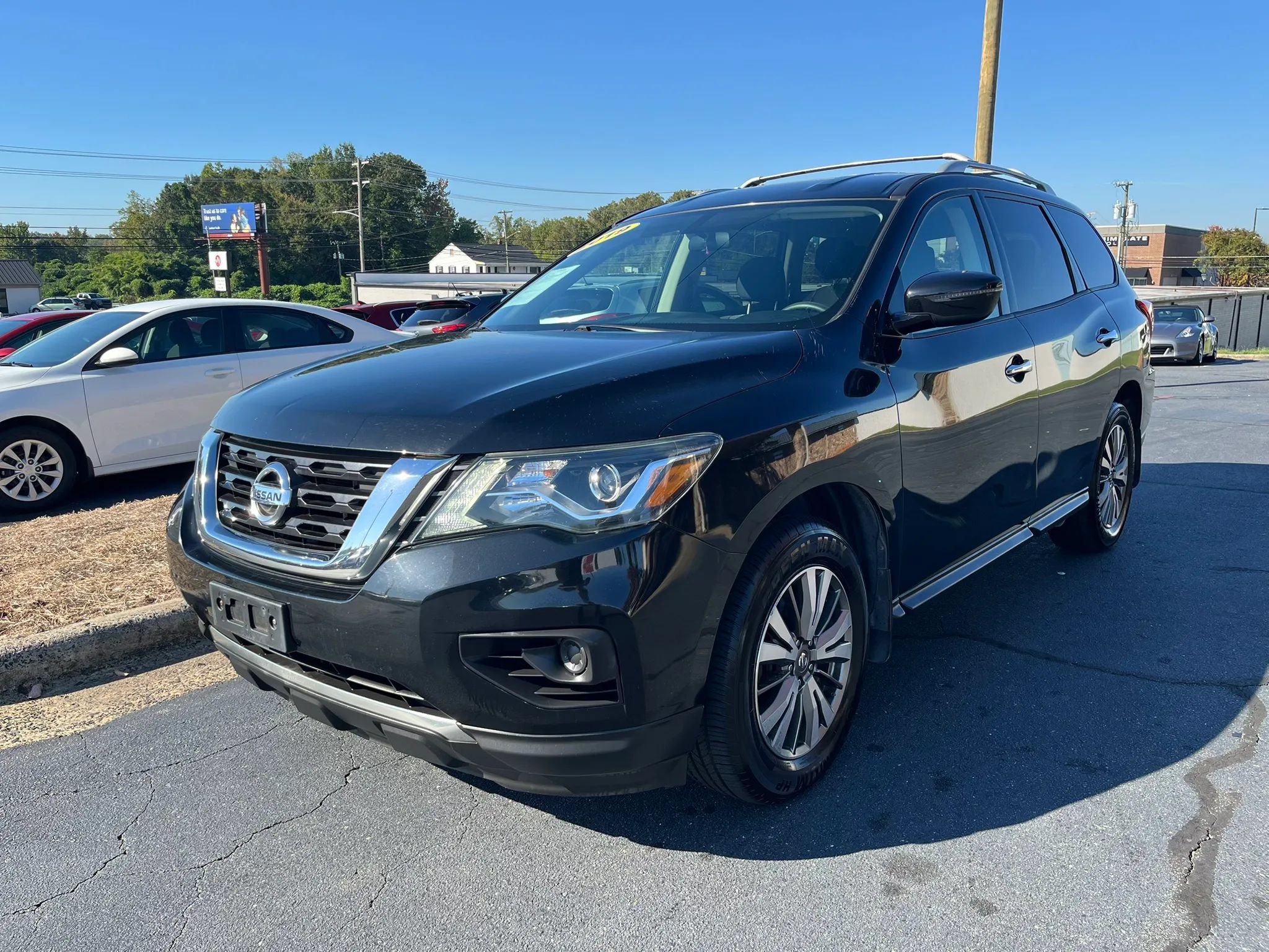 Used 2019 Nissan Pathfinder S AWD/4WD image 3