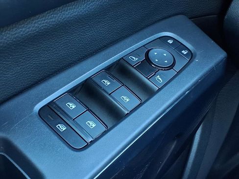 Used 2024 Nissan Pathfinder SV image 23