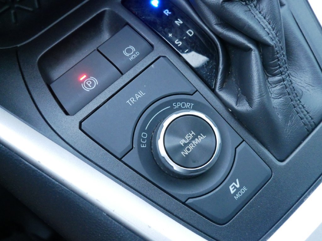 Used 2024 Toyota RAV4 LE AWD/4WD image 23
