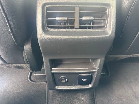 Used 2022 Ford Edge Titanium AWD/4WD image 34