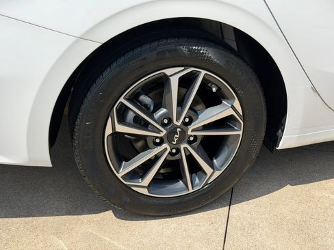 Used 2023 Kia Forte LXS FWD image 8