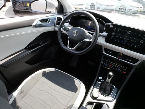 Used 2025 Volkswagen Taos SE w/ Panoramic Sunroof Package AWD/4WD image 9