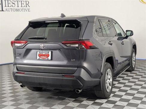 Used 2022 Toyota RAV4 LE image 7