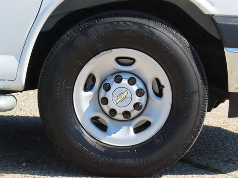 Used 2025 Chevrolet Express 2500 w/ Driver Convenience Package RWD image 12