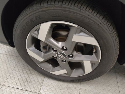 Used 2021 Hyundai Venue FWD image 31