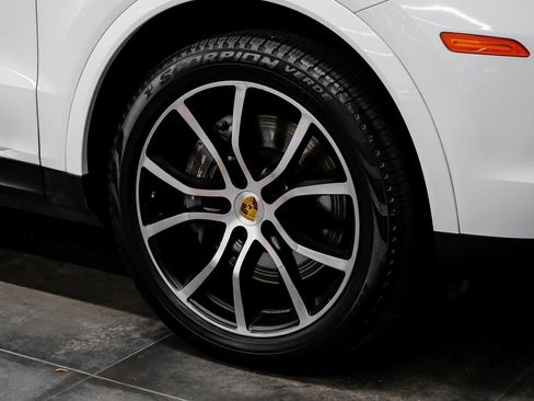 Used 2023 Porsche Cayenne Base image 68