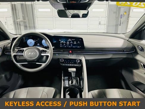 Used 2025 Hyundai Elantra SEL FWD image 4