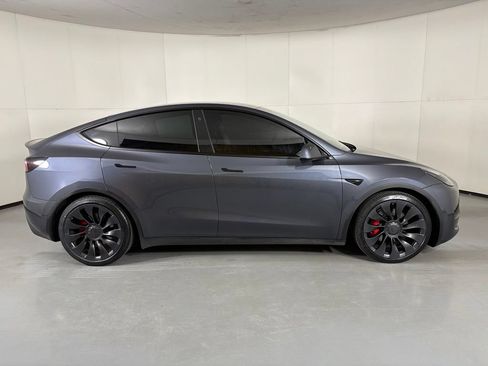 Used 2022 Tesla Model Y Performance AWD/4WD image 9
