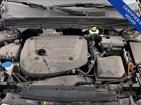 Certified 2025 Volvo XC40 B5 Plus image 12