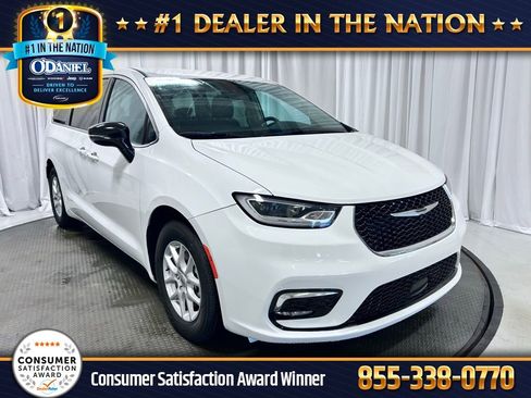 Used 2024 Chrysler Pacifica Touring-L image 1