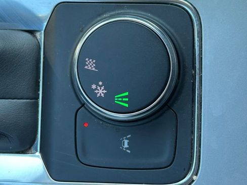 Used 2025 Chevrolet Blazer LT FWD image 25