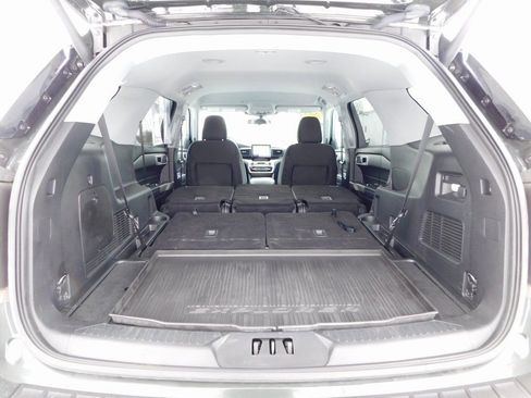 Used 2023 Ford Explorer XLT image 28