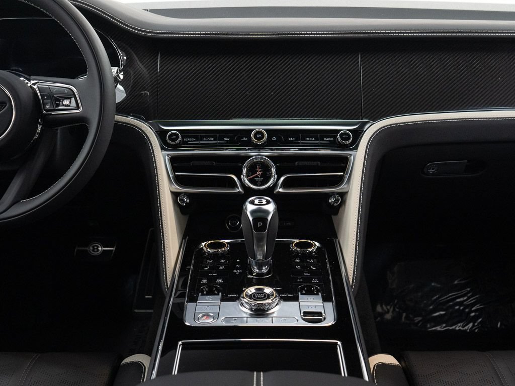 Used 2025 Bentley Flying Spur Plug-In Hybrid AWD/4WD image 32