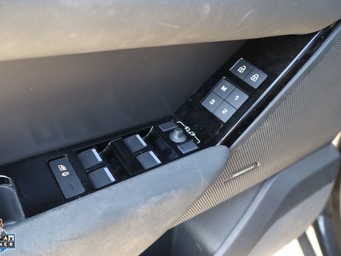 Used 2025 Land Rover Range Rover Velar Dynamic SE AWD/4WD image 13