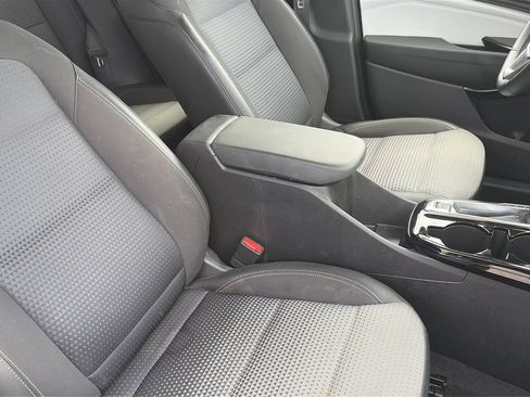 Used 2025 Chevrolet Trax LT w/ Driver Confidence Package FWD image 30
