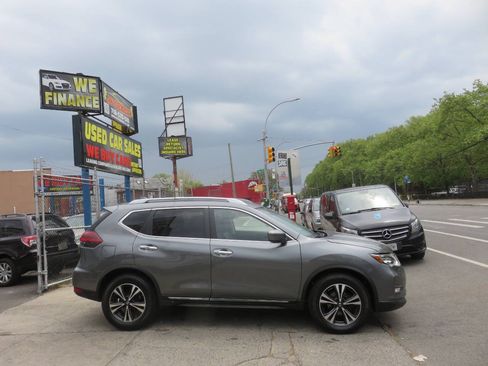 Used 2018 Nissan Rogue SL w/ Premium Package AWD/4WD image 9