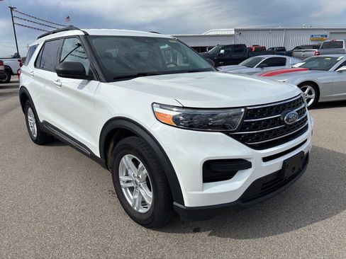 Used 2022 Ford Explorer XLT AWD/4WD image 2