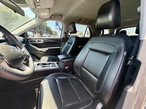 Used 2021 Ford Explorer XLT w/ Equipment Group 202A RWD image 14